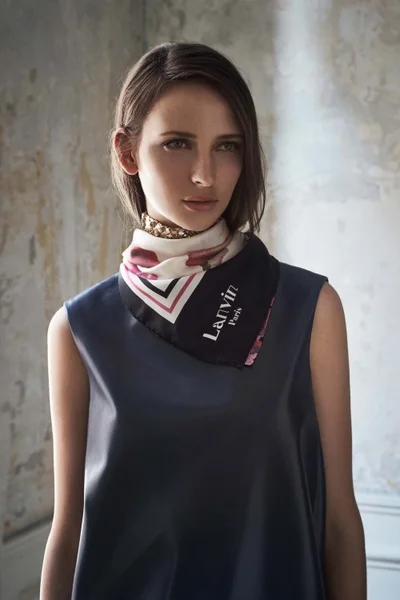 Look 16